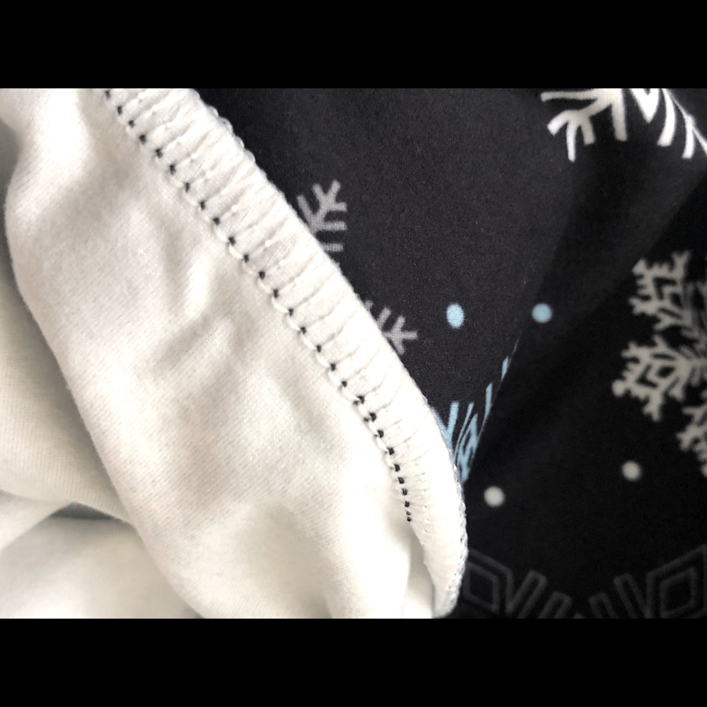 Snowflake Leggings - Picture 3 of 3
